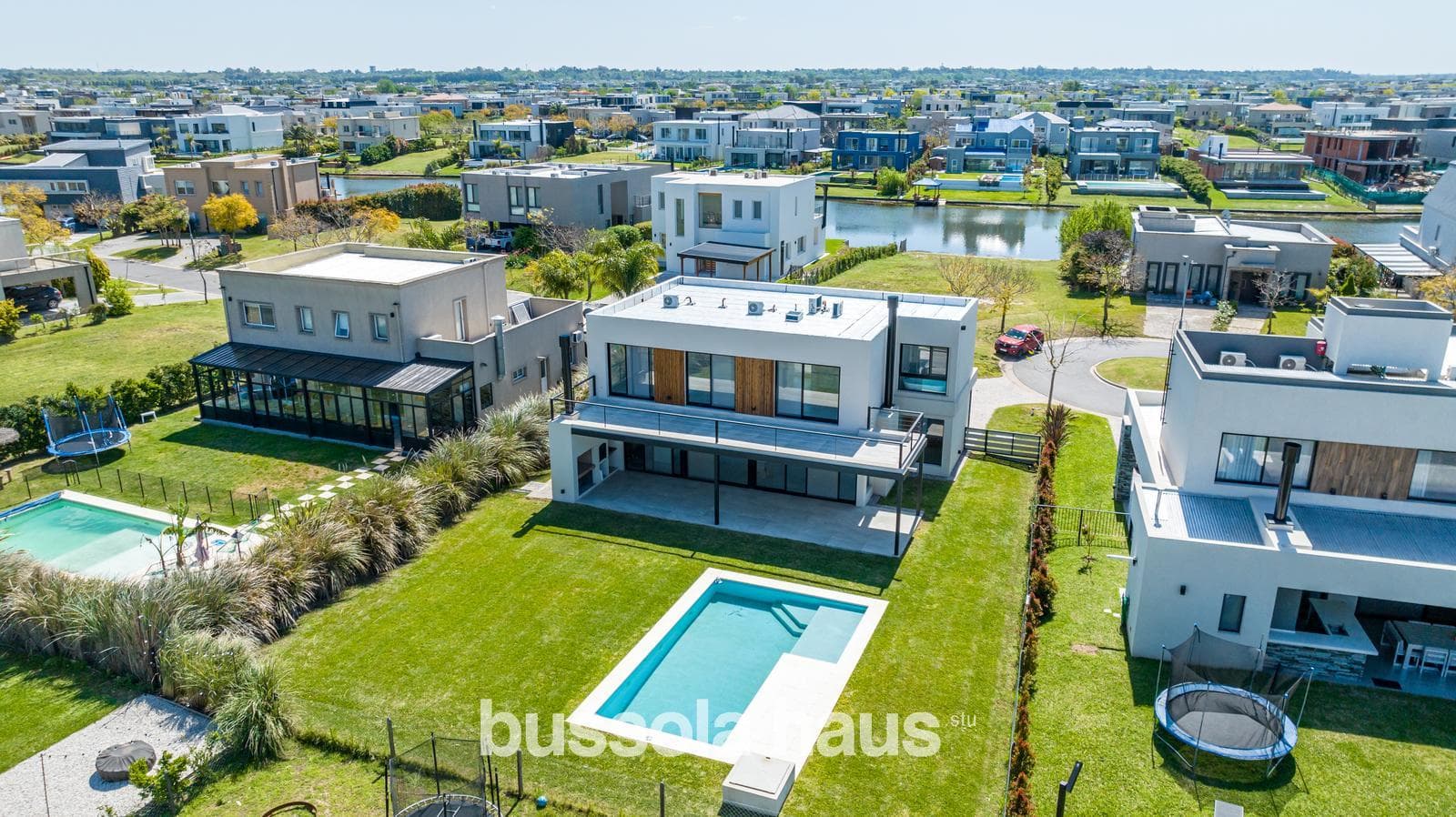 6-room house for sale with a pool in the Vistas Puertos neighborhood of Escobar