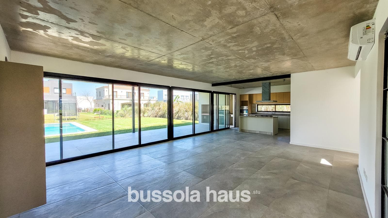 6-room house for sale with a pool in the Vistas Puertos neighborhood of Escobar