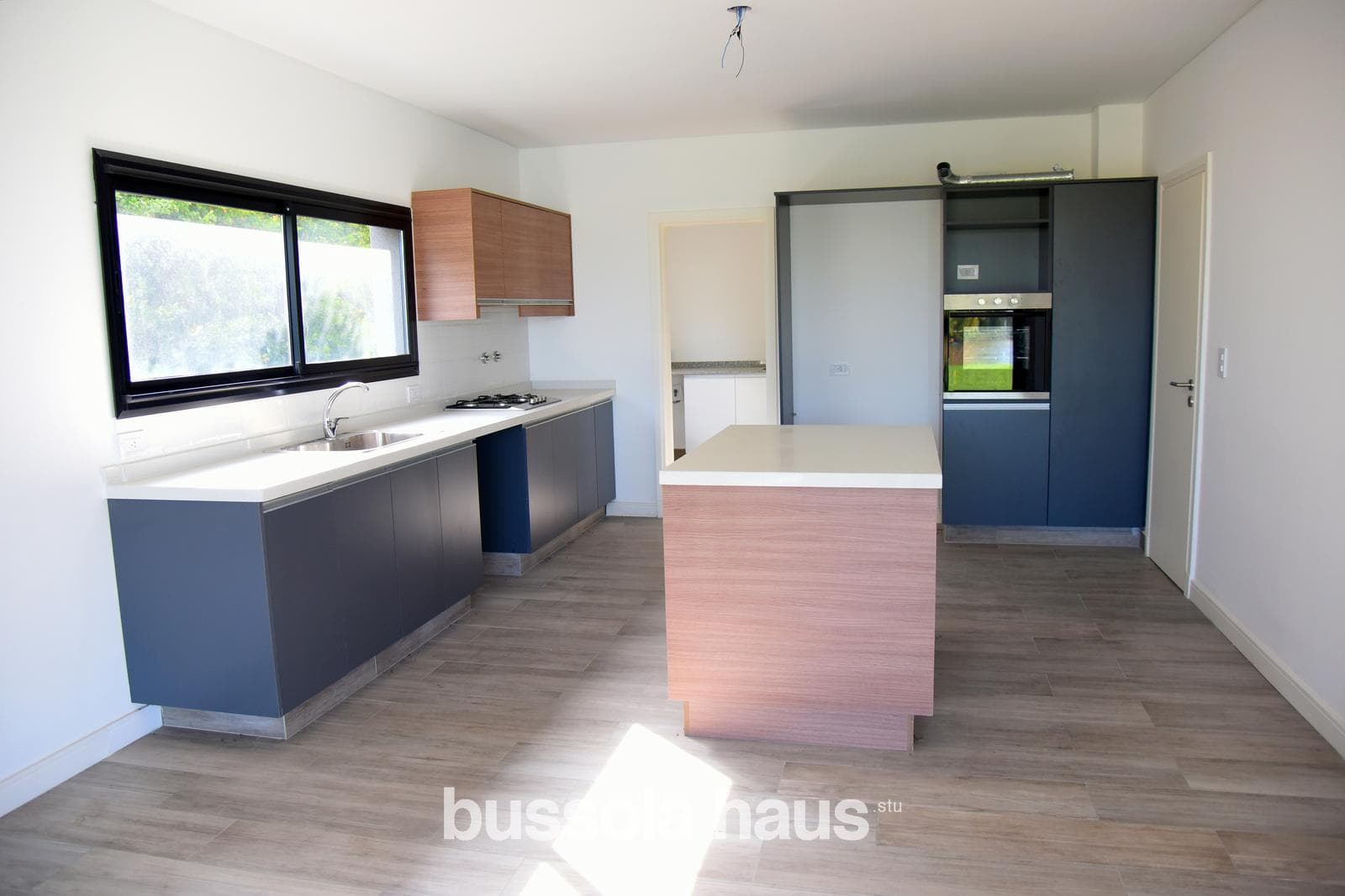 6-room house for sale near the lagoon in San Matias Escobar
