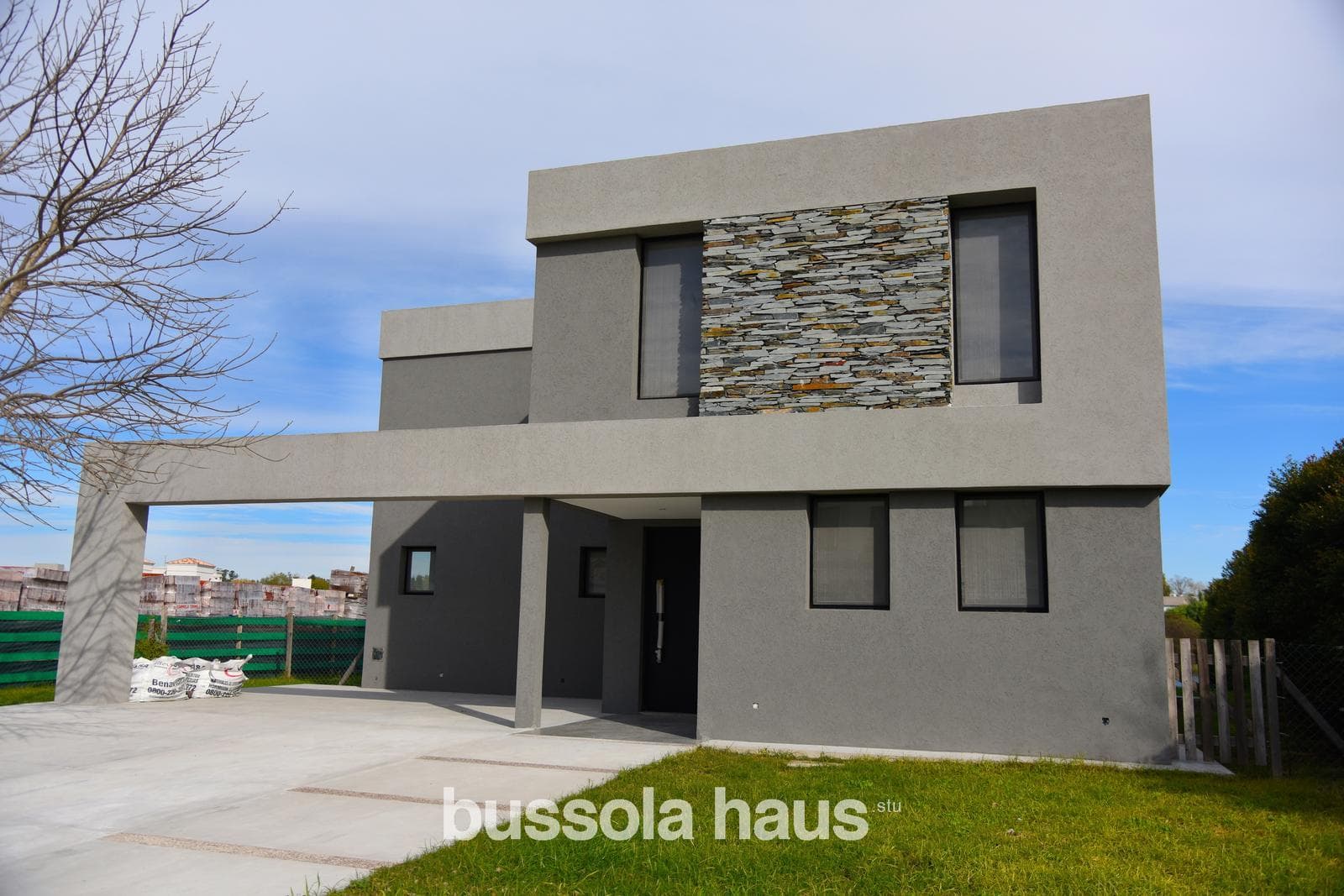 6-room house for sale near the lagoon in San Matias Escobar