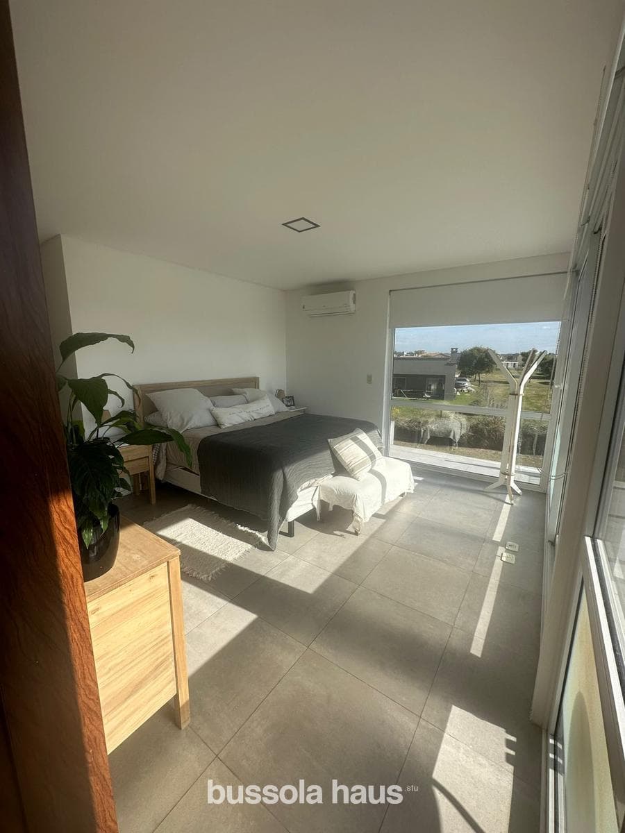 5-room house for sale with a pool in the Vistas Puertos neighborhood of Escobar