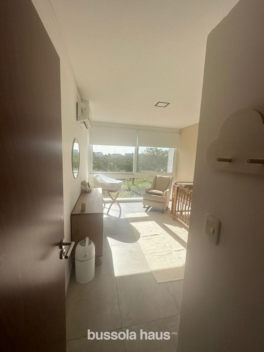 5-room house for sale with a pool in the Vistas Puertos neighborhood of Escobar
