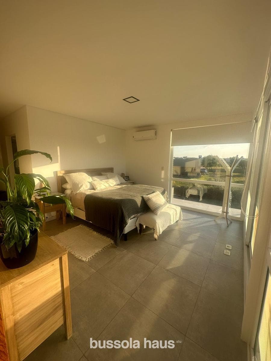 5-room house for sale with a pool in the Vistas Puertos neighborhood of Escobar