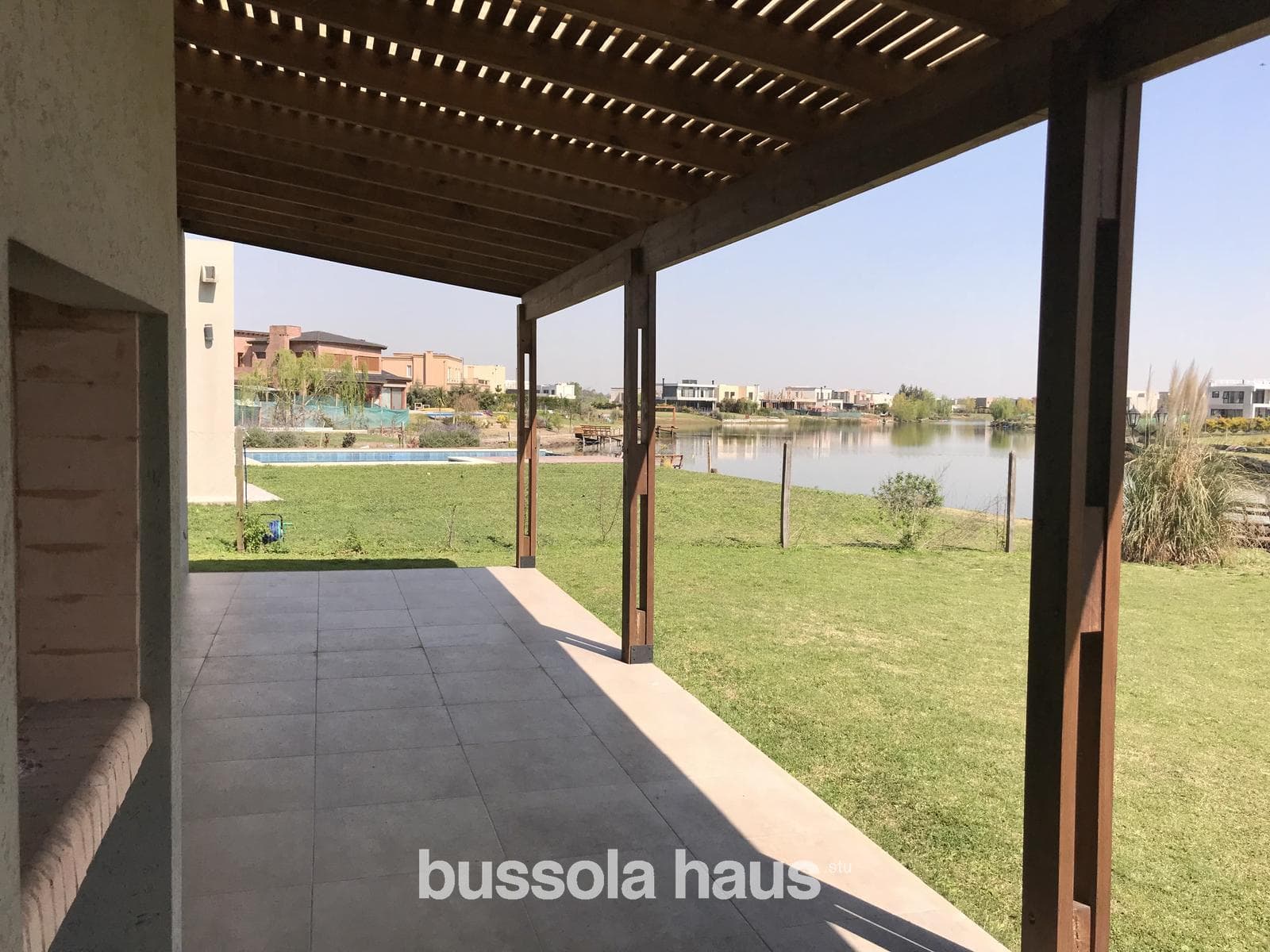 5-room house for sale overlooking the lagoon in Canton Golf