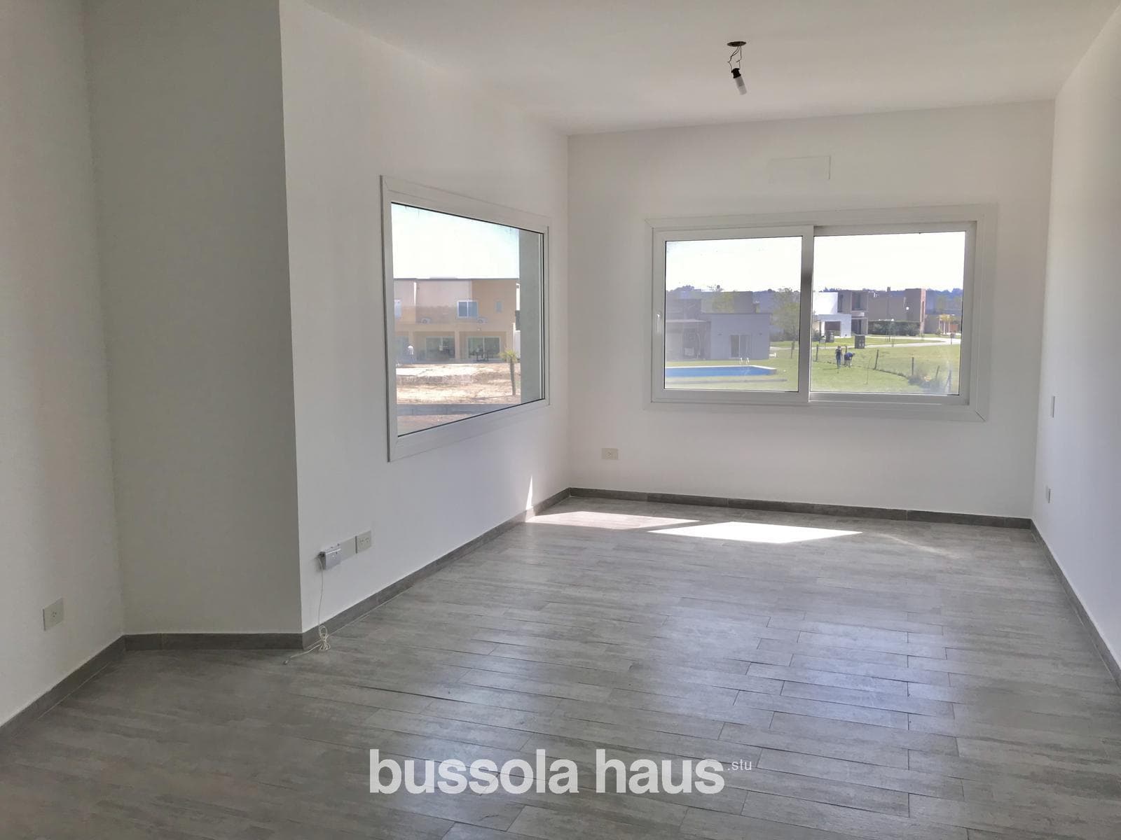 5-room house for sale overlooking the lagoon in Canton Golf