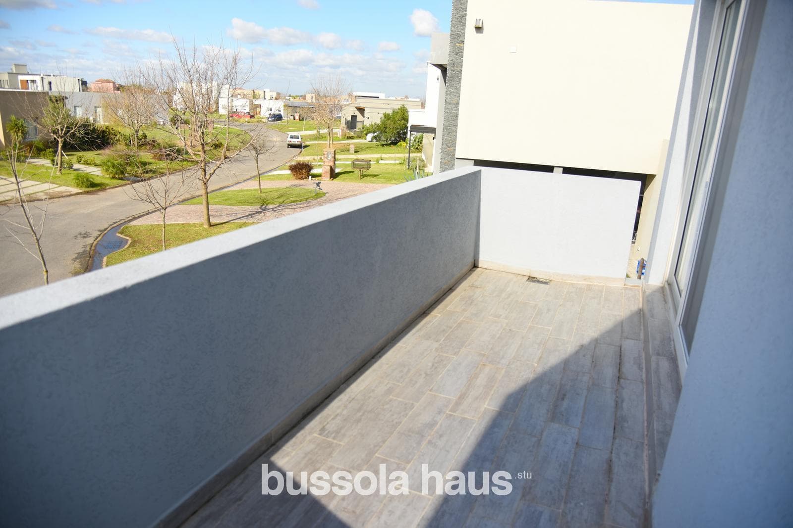 5-room house for sale overlooking the lagoon in Canton Golf