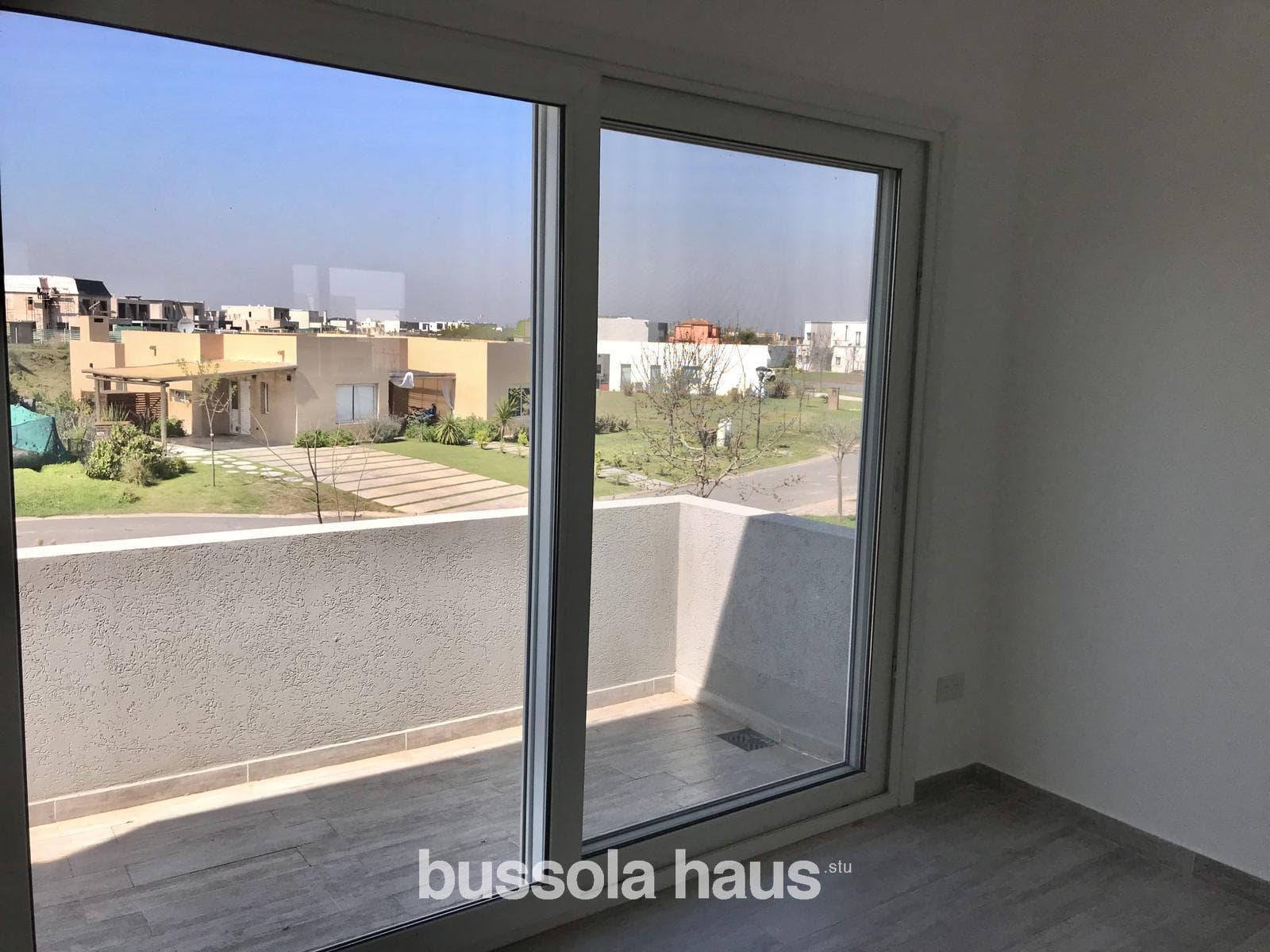 5-room house for sale overlooking the lagoon in Canton Golf