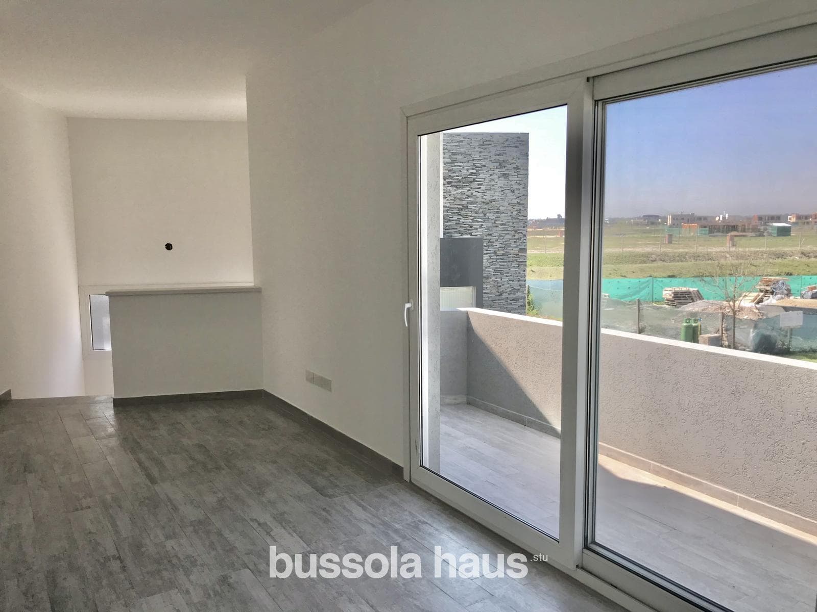 5-room house for sale overlooking the lagoon in Canton Golf