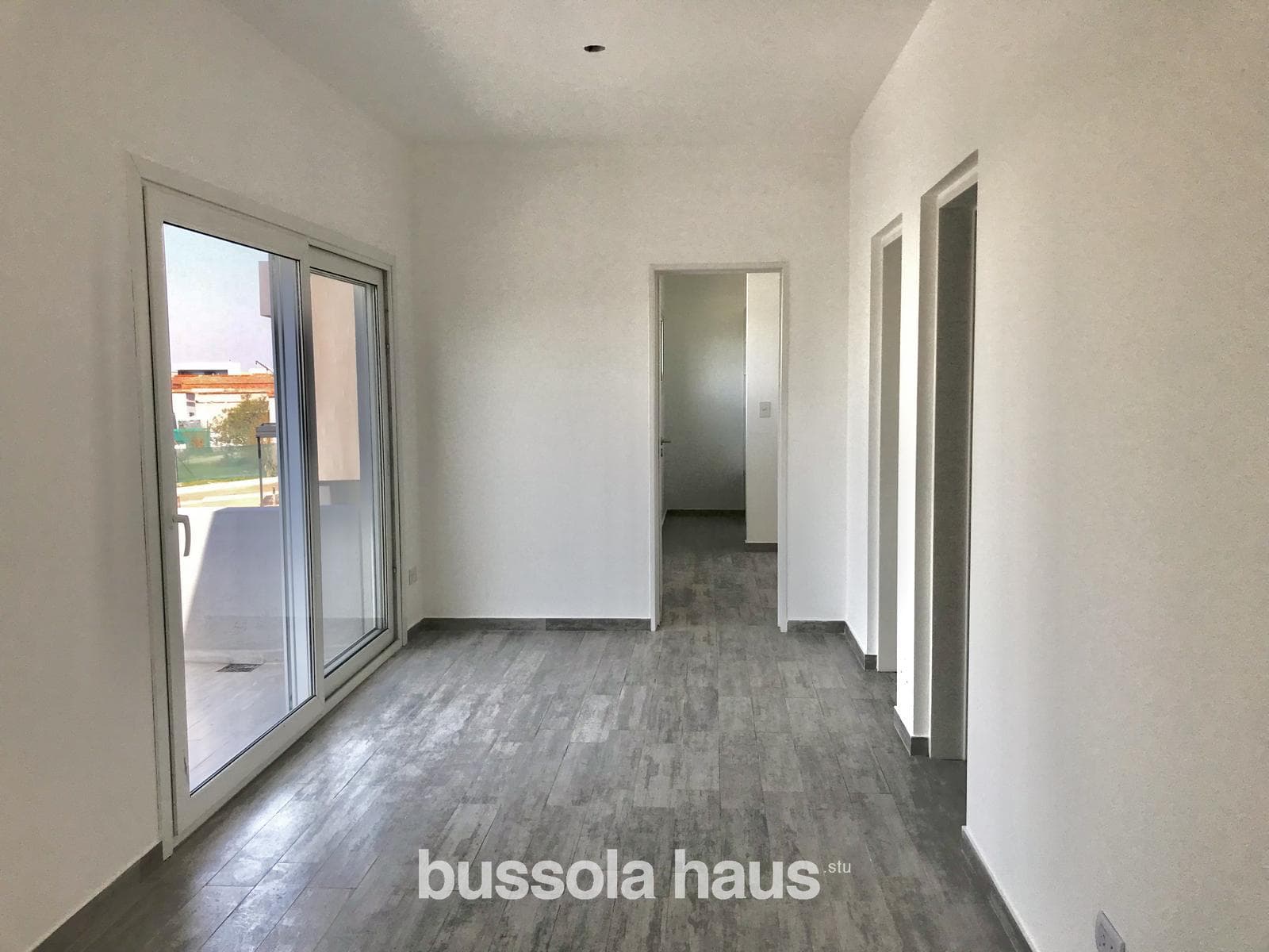 5-room house for sale overlooking the lagoon in Canton Golf