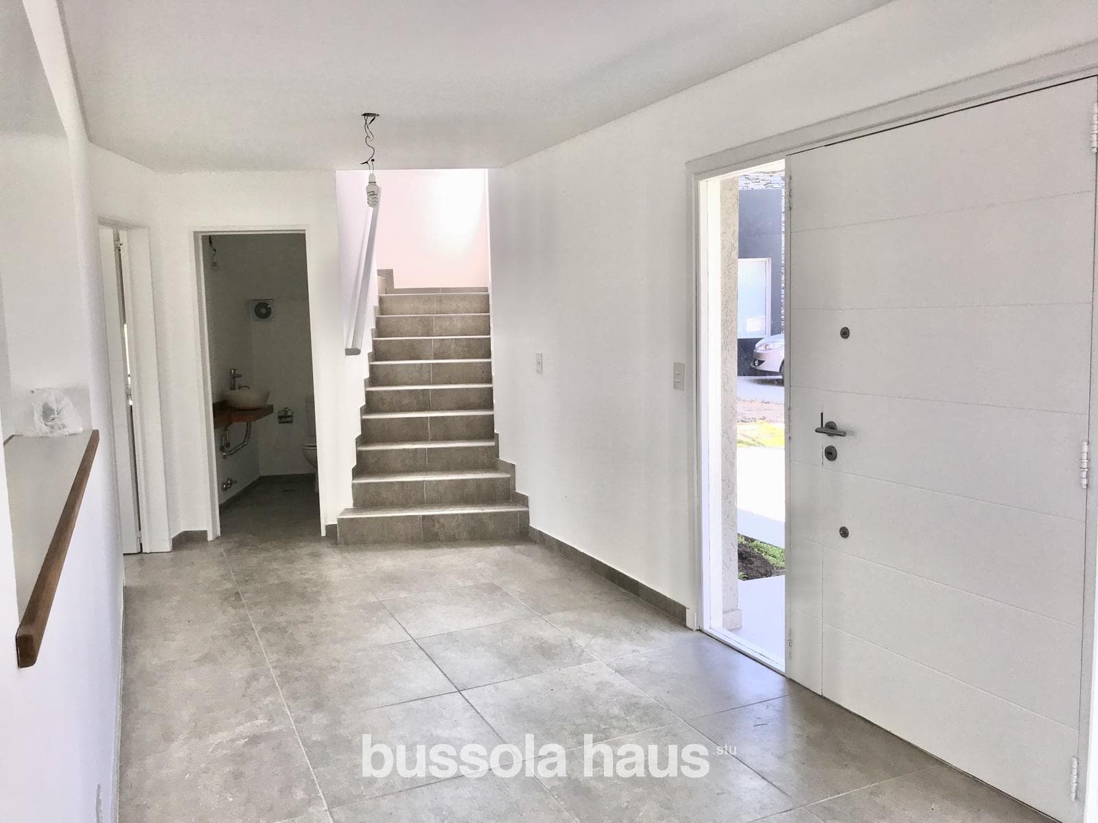 5-room house for sale overlooking the lagoon in Canton Golf