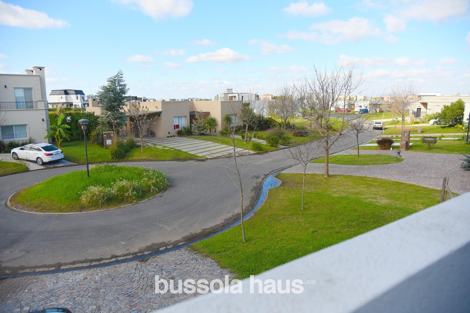 5-room house for sale overlooking the lagoon in Canton Golf