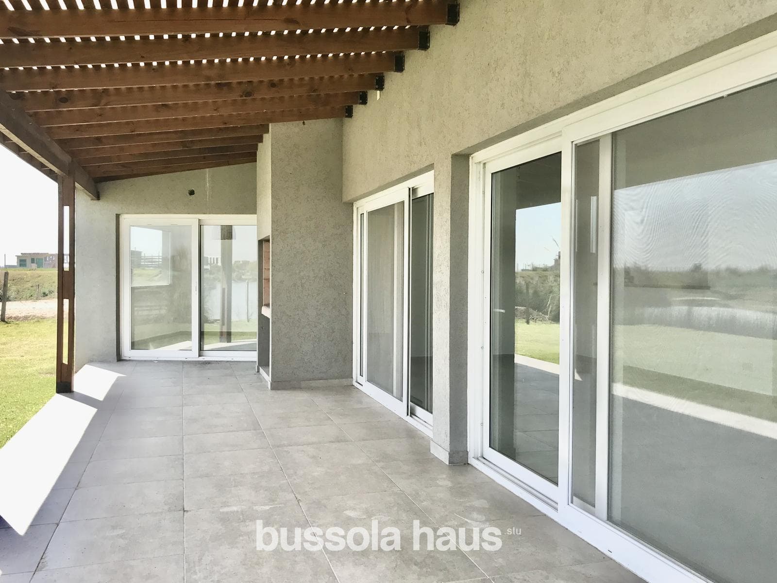 5-room house for sale overlooking the lagoon in Canton Golf