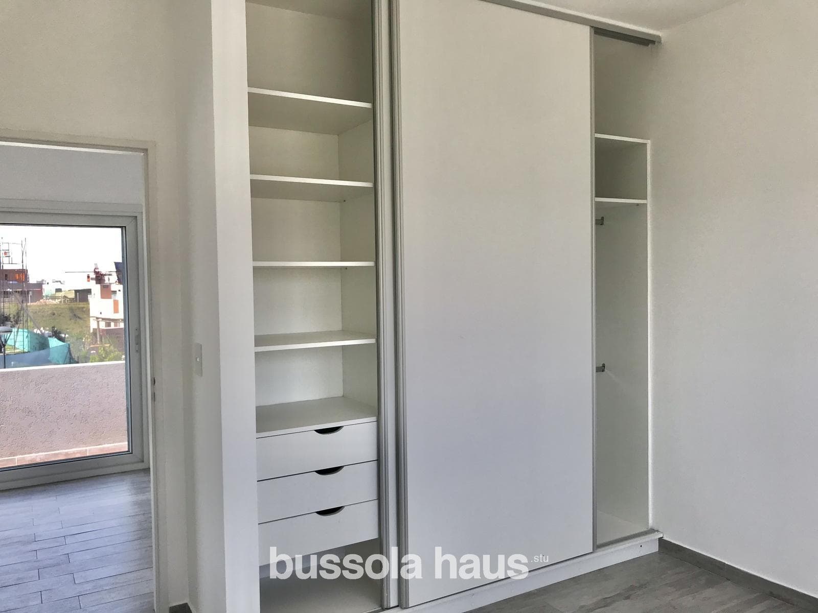 5-room house for sale overlooking the lagoon in Canton Golf