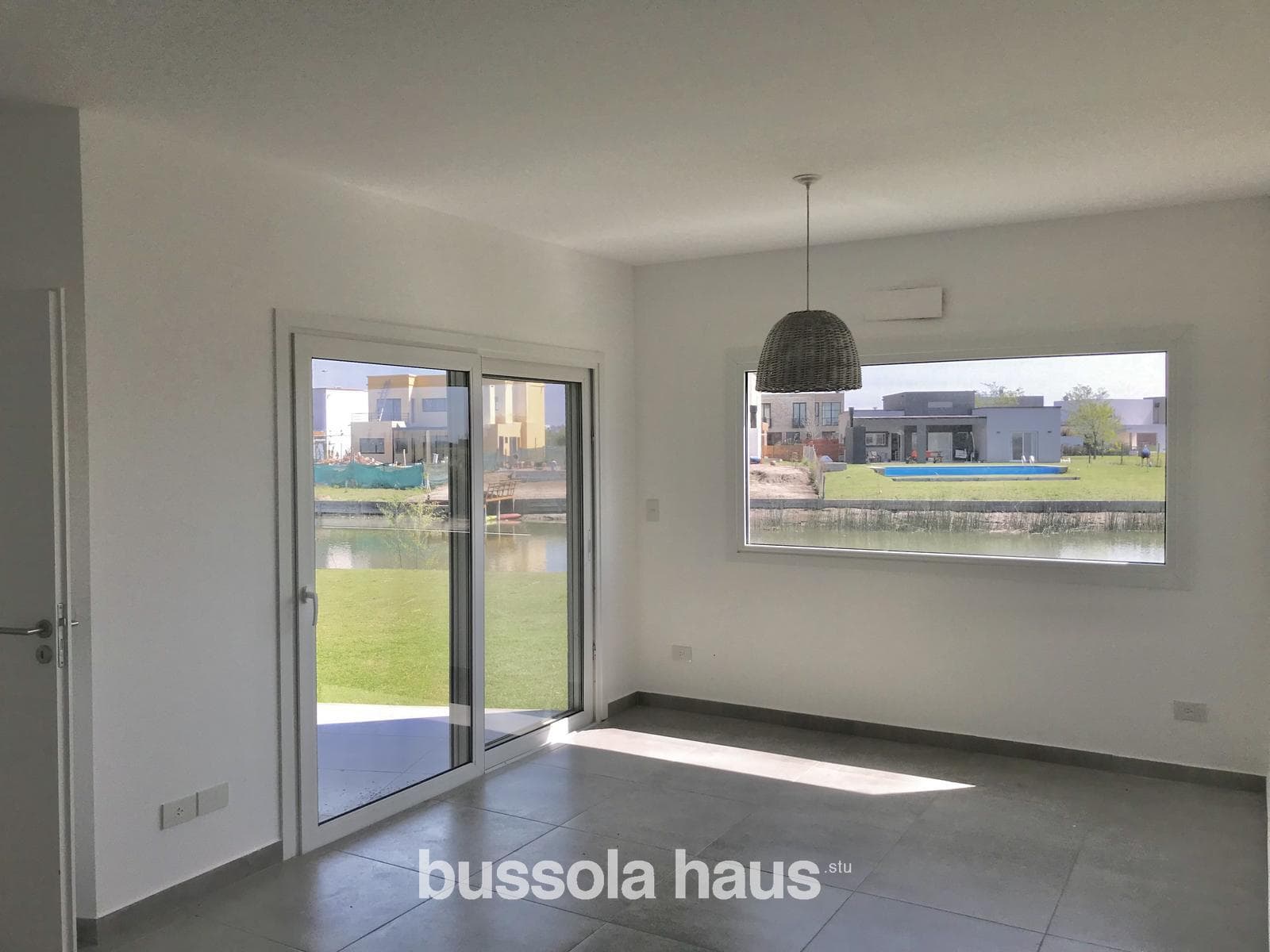5-room house for sale overlooking the lagoon in Canton Golf