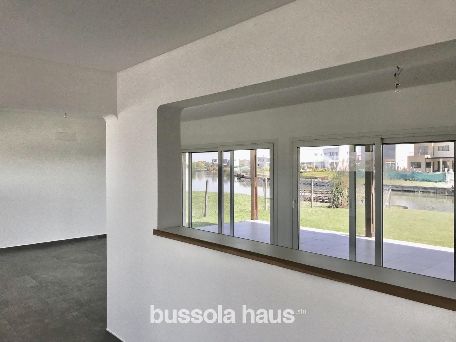 5-room house for sale overlooking the lagoon in Canton Golf