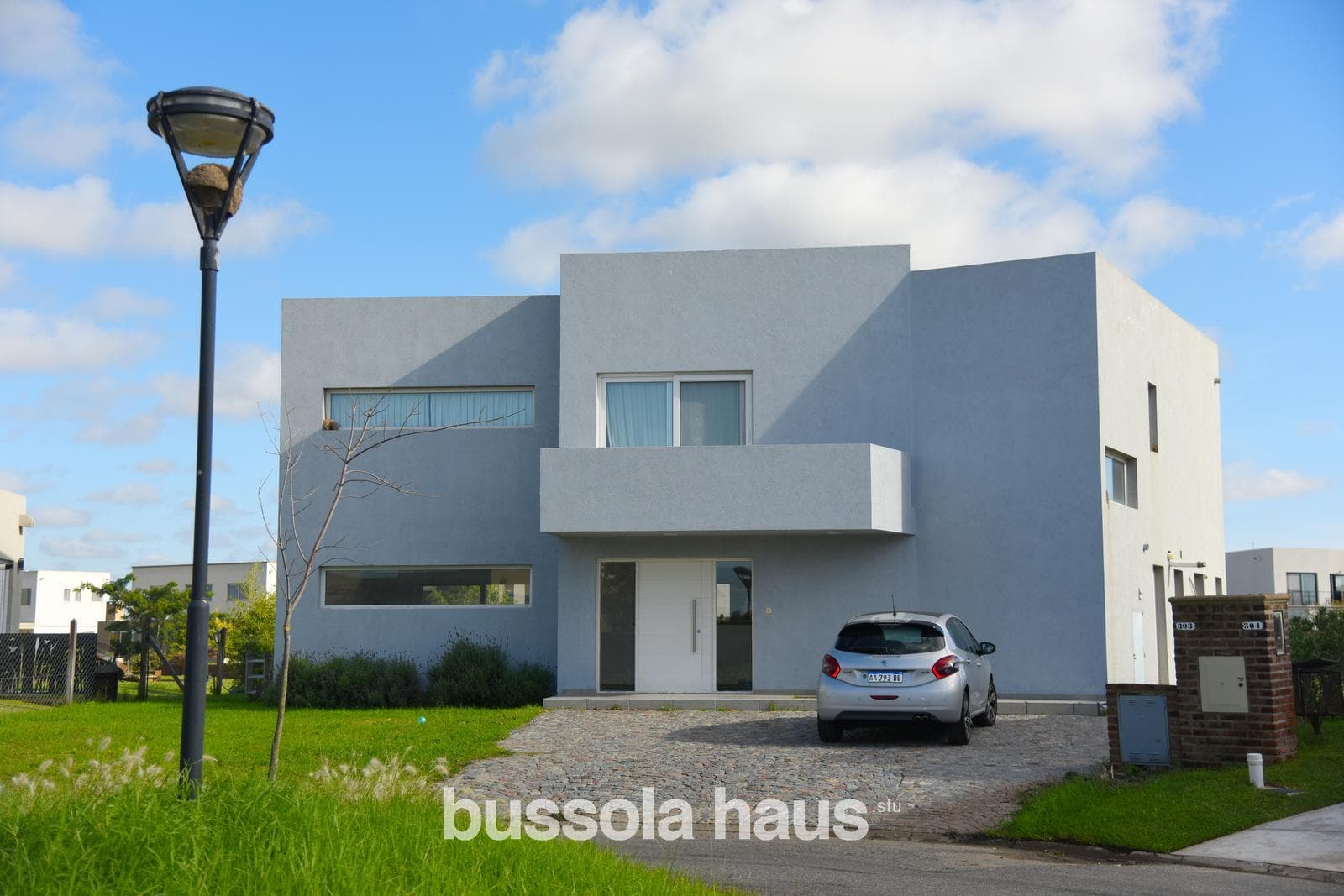 5-room house for sale overlooking the lagoon in Canton Golf