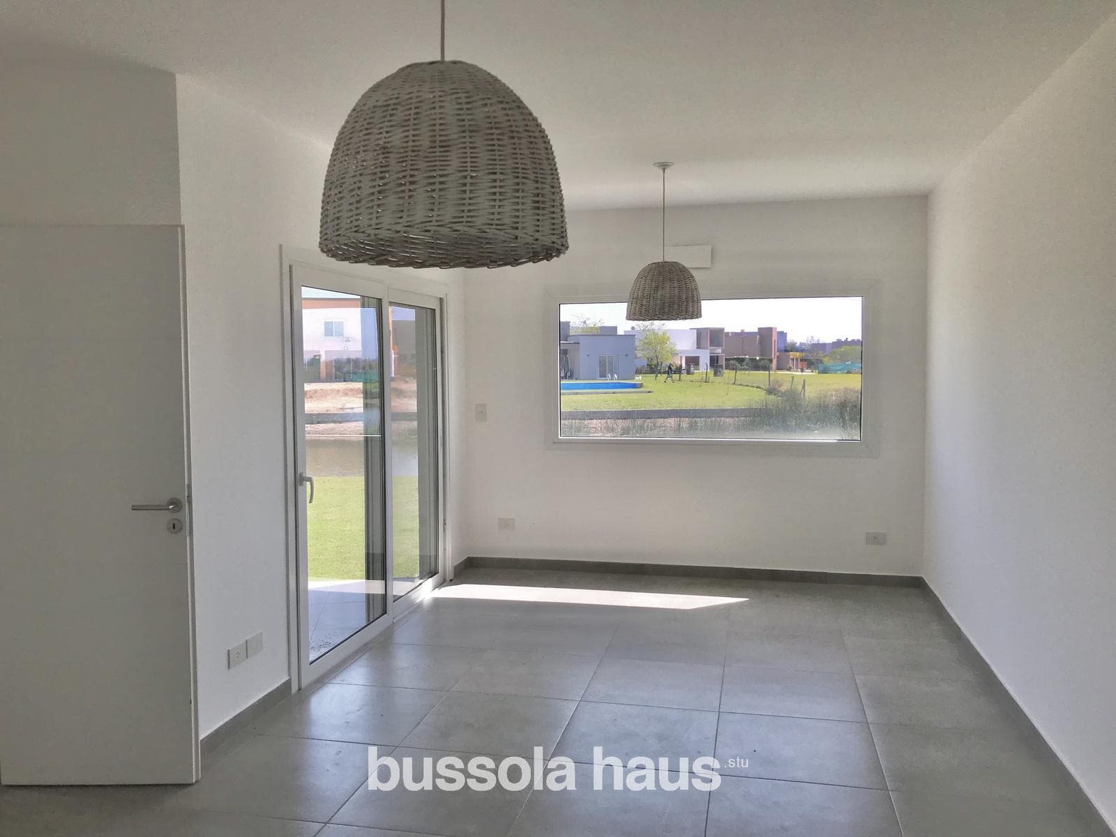 5-room house for sale overlooking the lagoon in Canton Golf