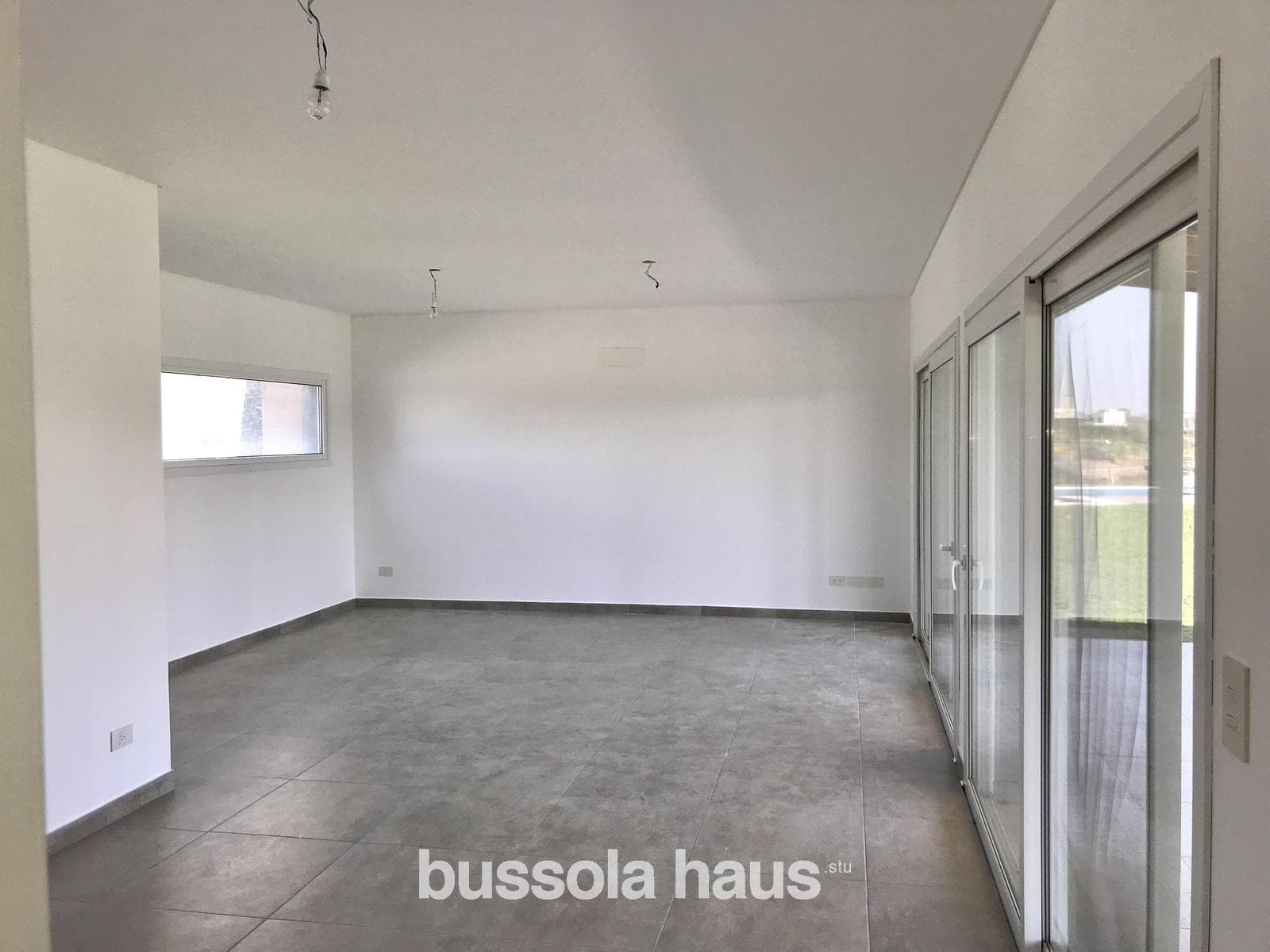 5-room house for sale overlooking the lagoon in Canton Golf