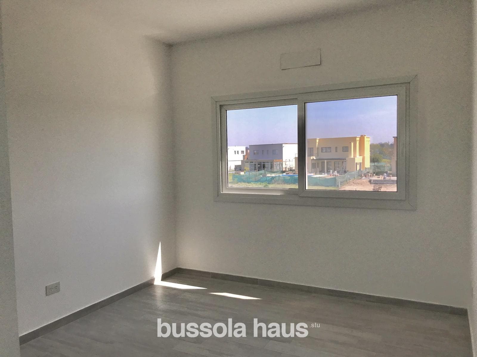 5-room house for sale overlooking the lagoon in Canton Golf