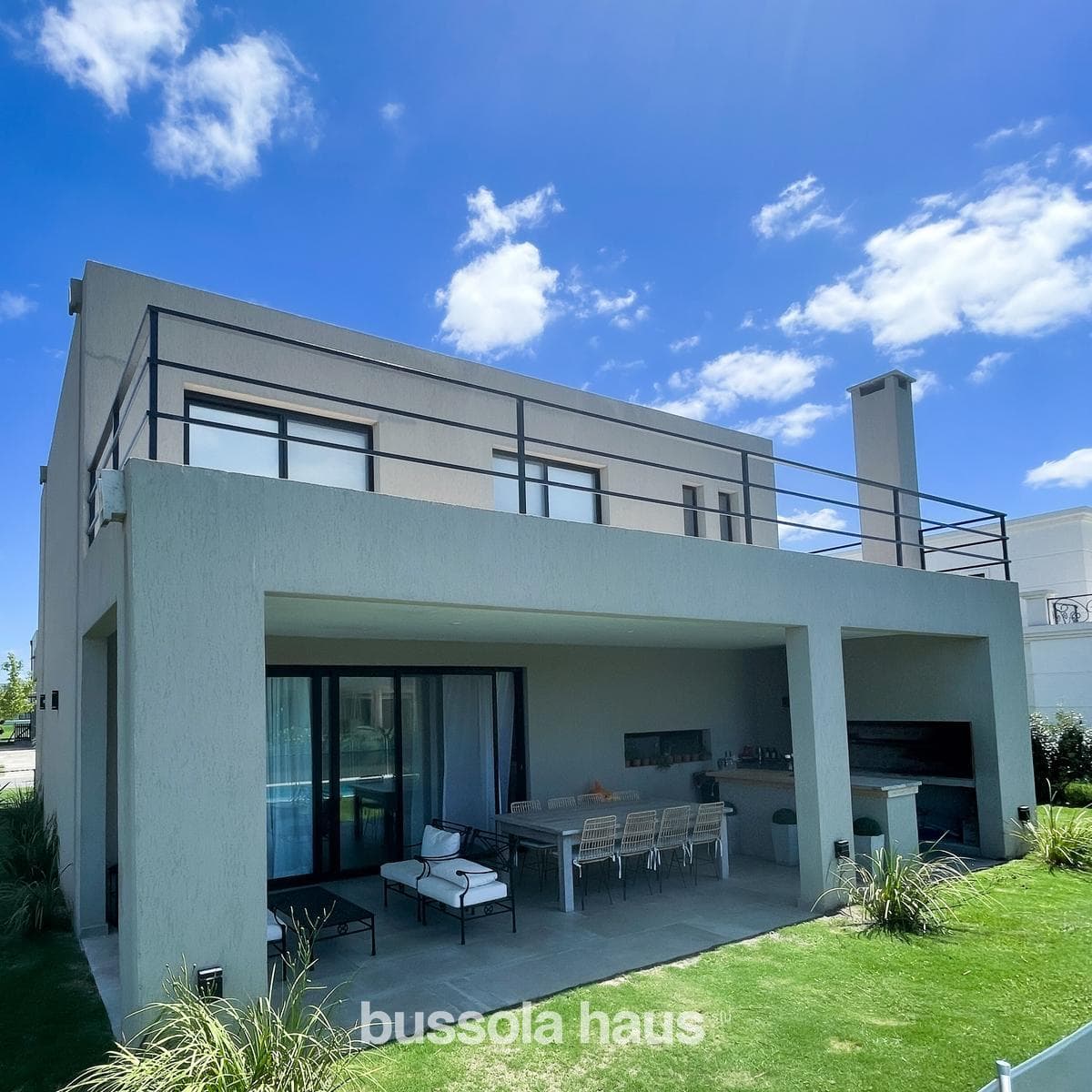 5-room house for sale with a pool in Acacias Puertos