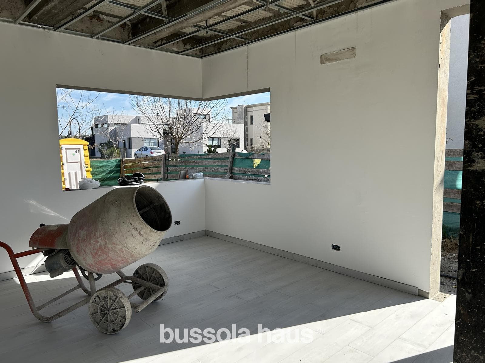 House for Sale Near the Lagoon in El Naudir Escobar