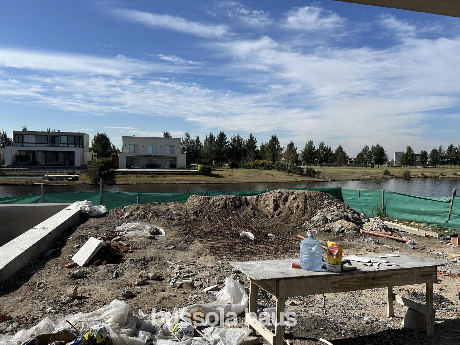 House for Sale Near the Lagoon in El Naudir Escobar
