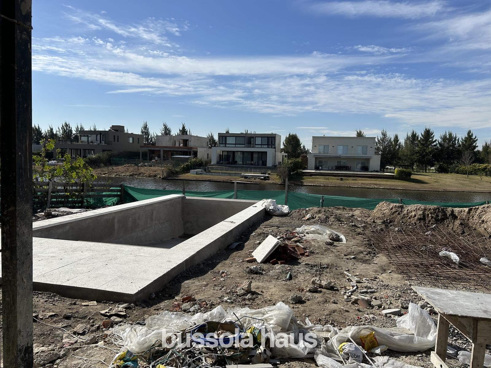 House for Sale Near the Lagoon in El Naudir Escobar