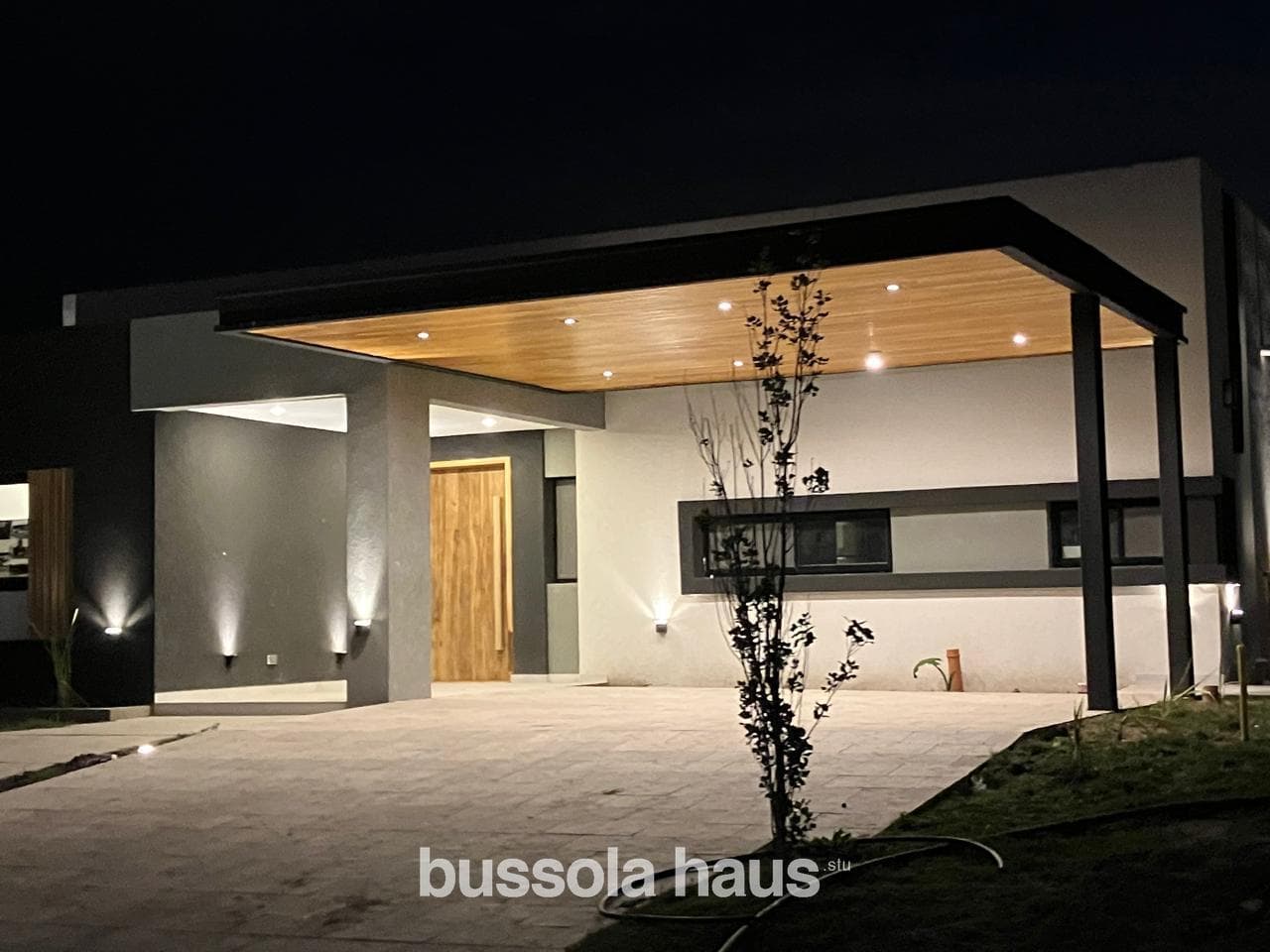 HOUSE FOR SALE IN NAUDIR ESCOBAR