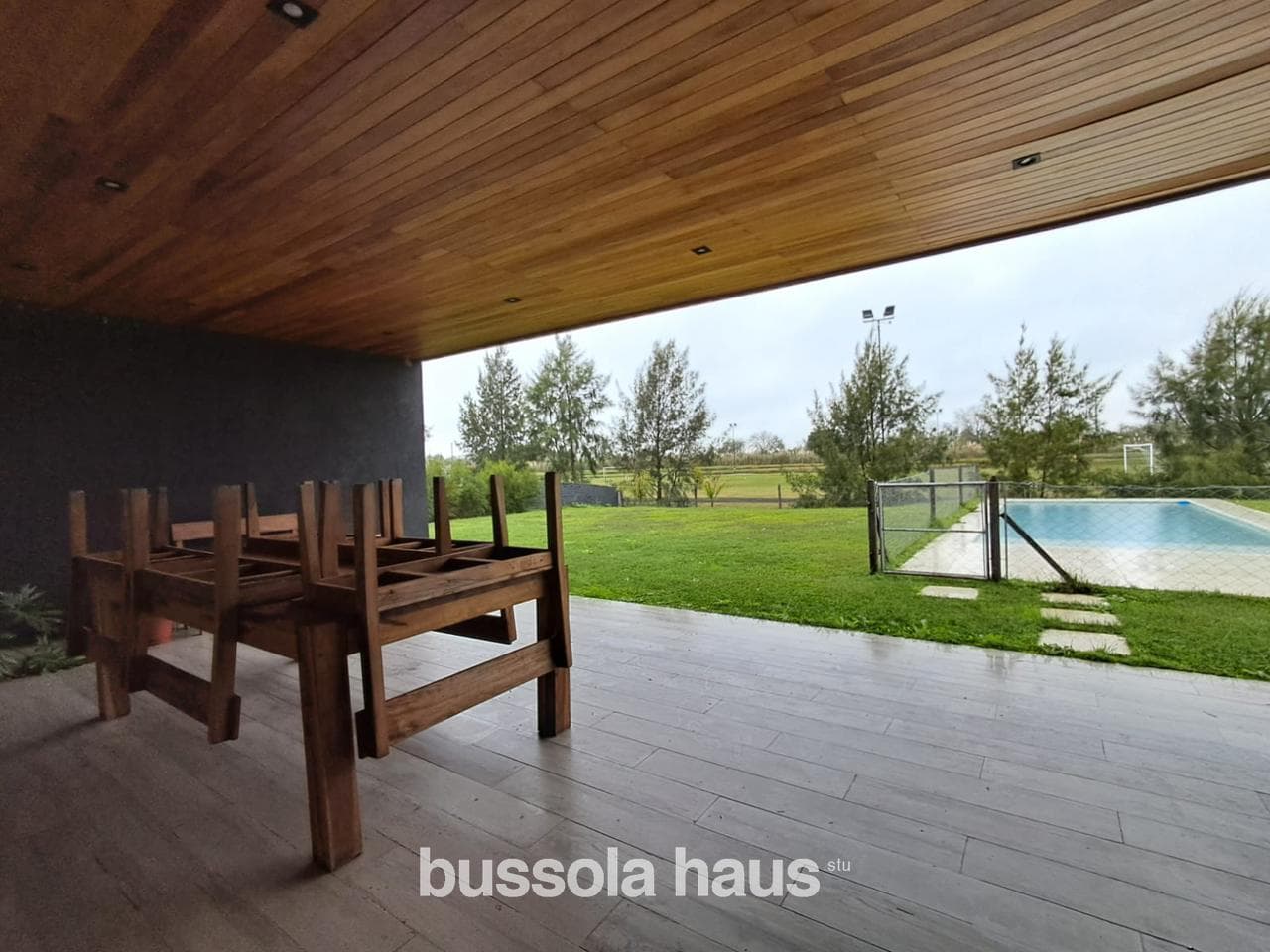 HOUSE FOR SALE IN NAUDIR ESCOBAR