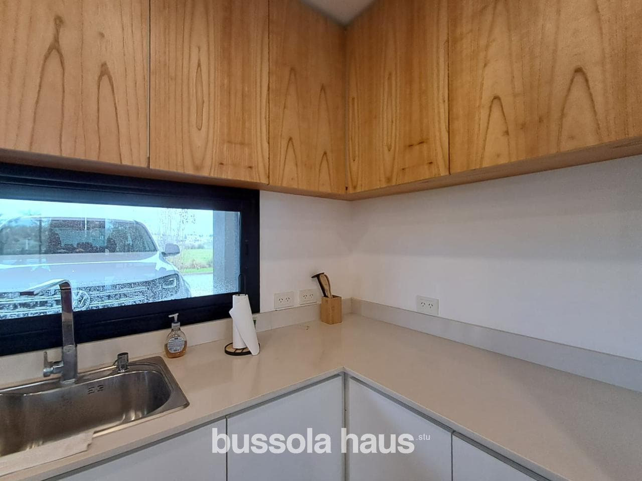 HOUSE FOR SALE IN NAUDIR ESCOBAR