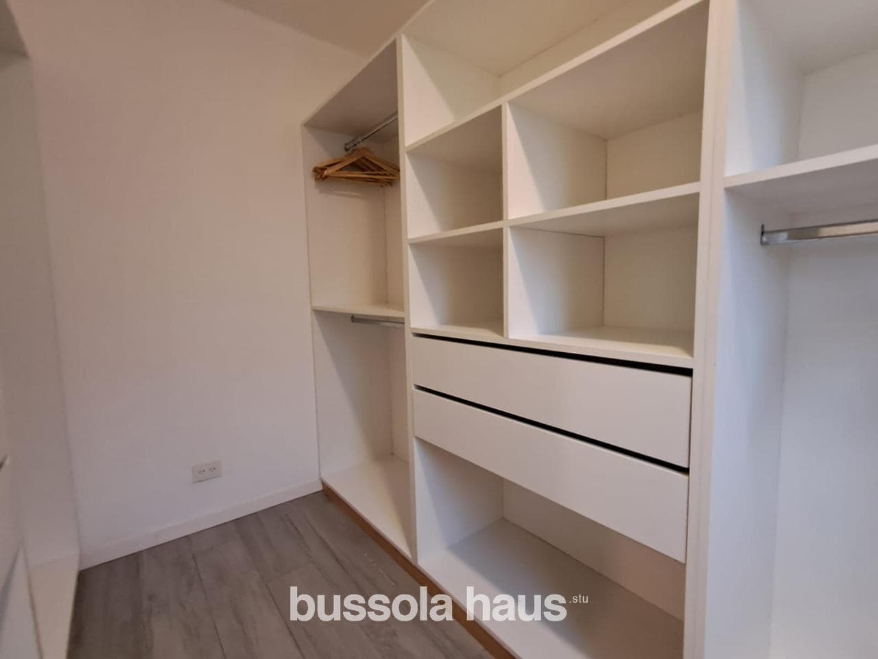 HOUSE FOR SALE IN NAUDIR ESCOBAR