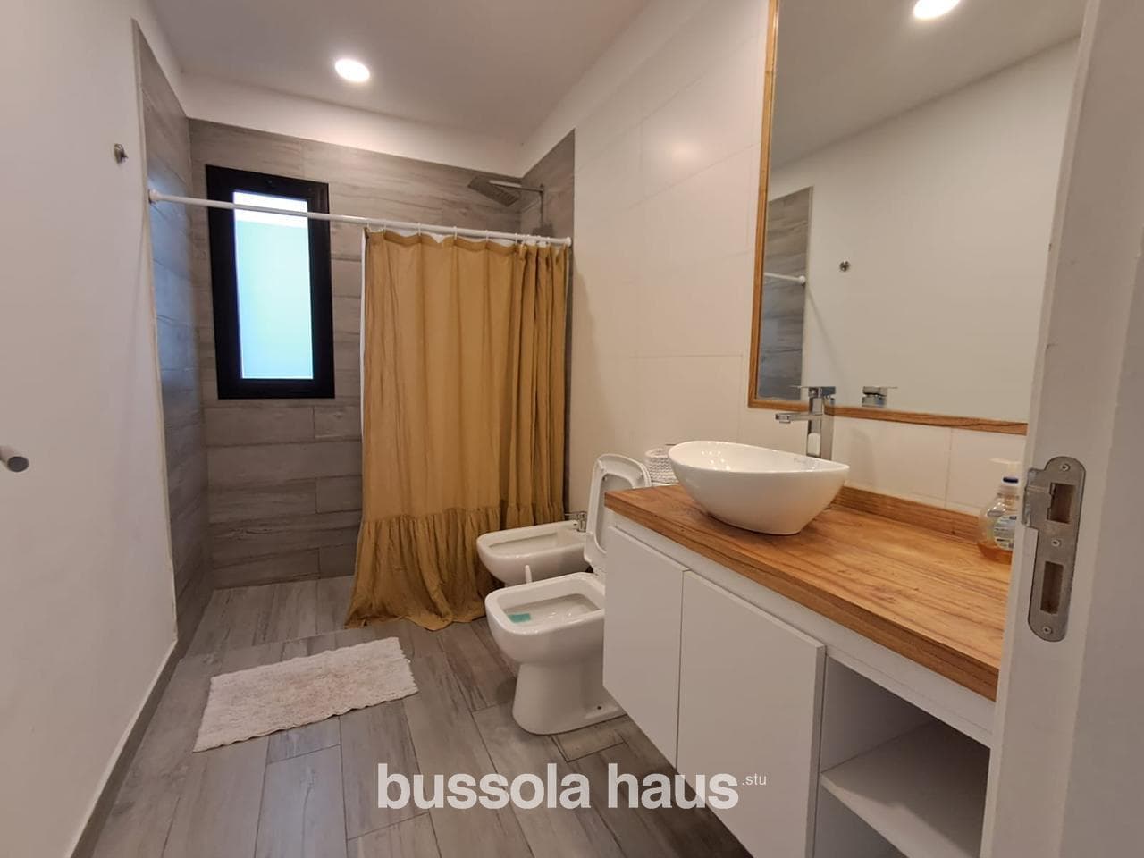 HOUSE FOR SALE IN NAUDIR ESCOBAR