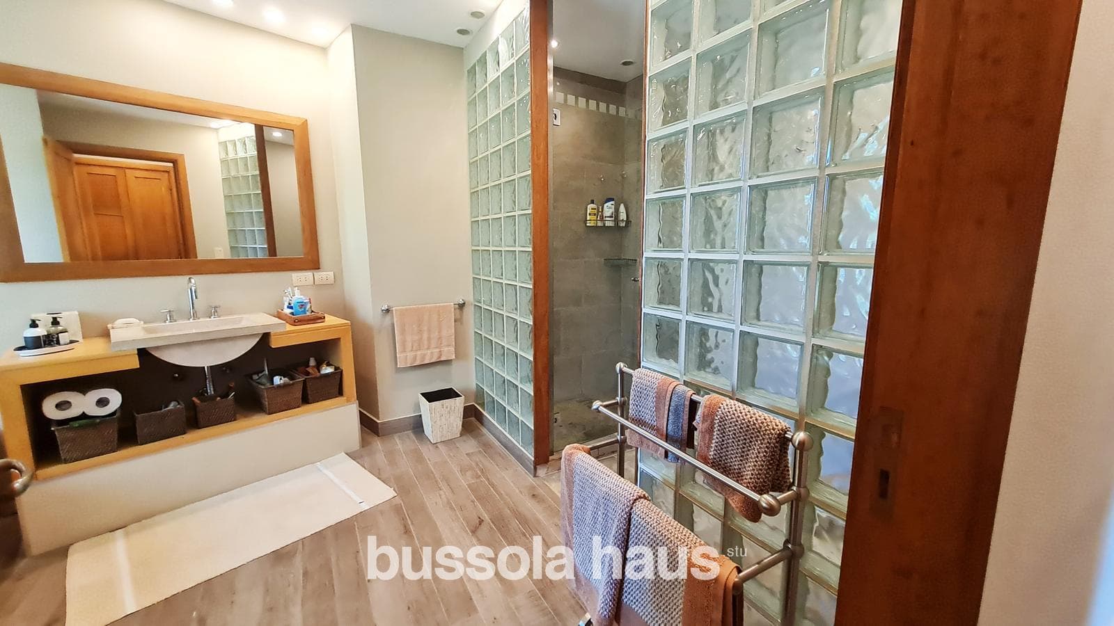6-Room House in Isla del Este, Tigre—Furnished, Private Dock, Financing Available
