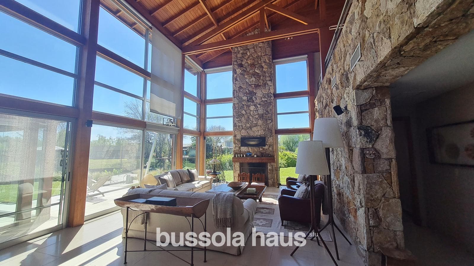 6-Room House in Isla del Este, Tigre—Furnished, Private Dock, Financing Available