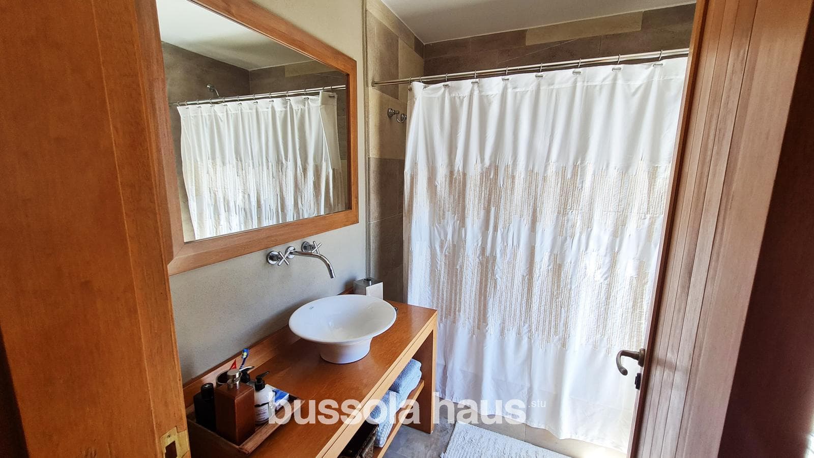 6-Room House in Isla del Este, Tigre—Furnished, Private Dock, Financing Available
