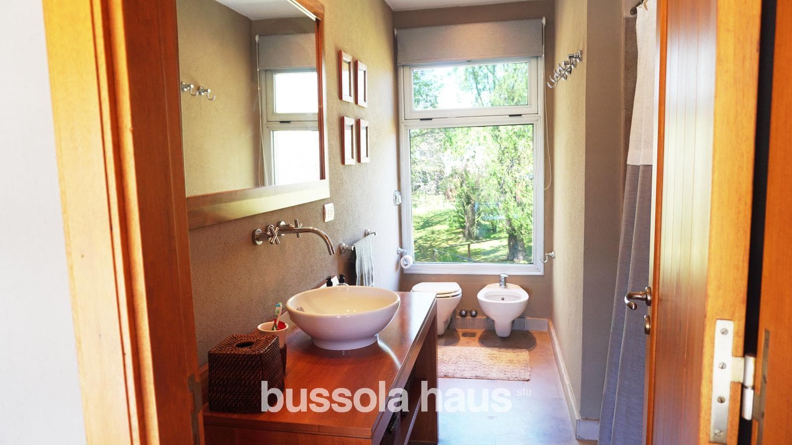 6-Room House in Isla del Este, Tigre—Furnished, Private Dock, Financing Available