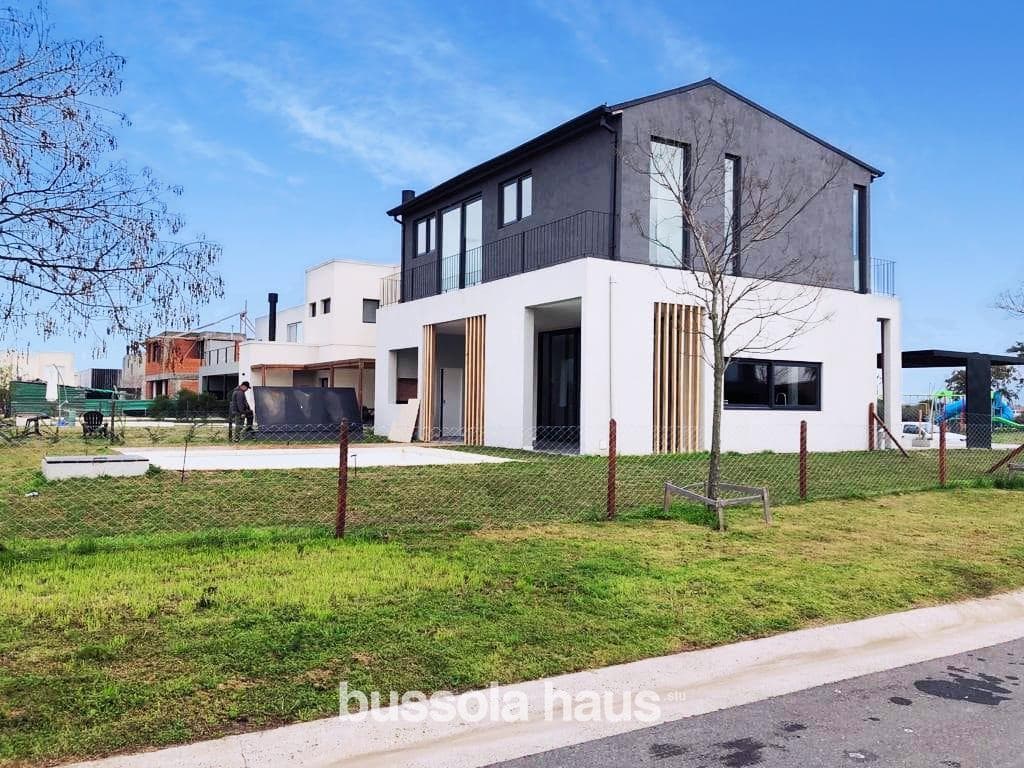 House for Sale in Araucarias Puertos Escobar