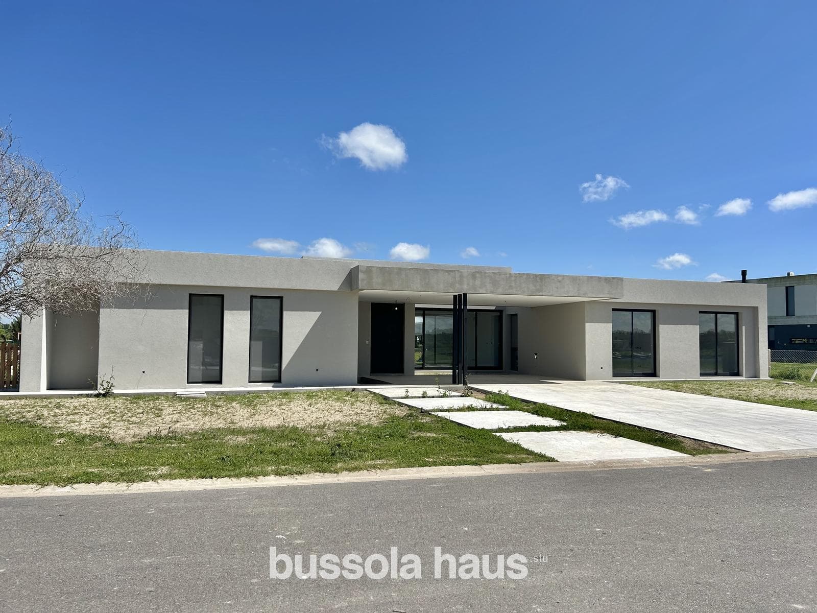 Brand-new, single-story house for sale in Naudir with access to the river