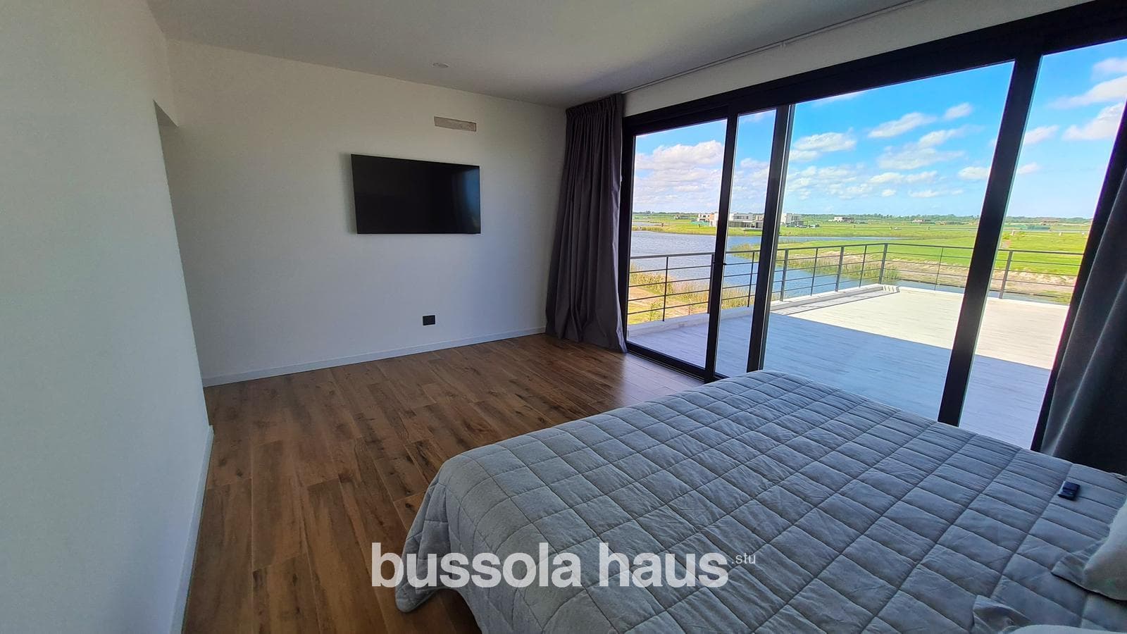 6-room house on stilts for sale on the central lake