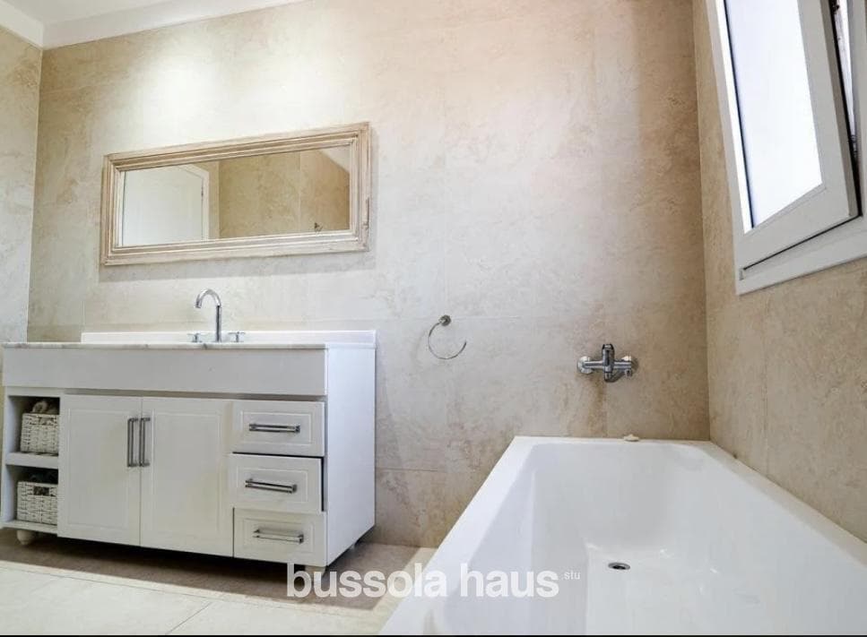 House for Sale by the Lagoon in Cantón Islas