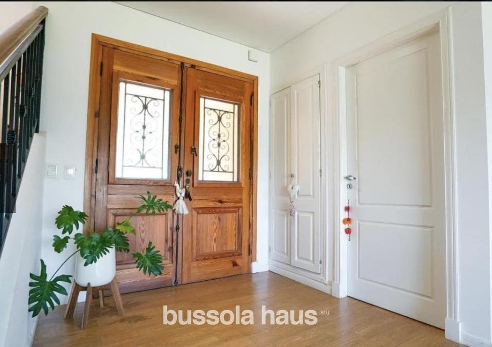 House for Sale by the Lagoon in Cantón Islas