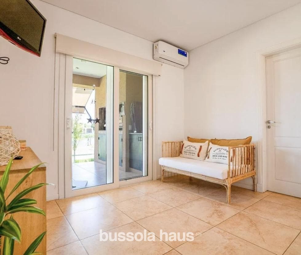House for Sale by the Lagoon in Cantón Islas