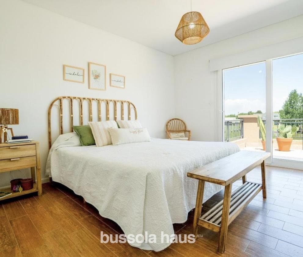 House for Sale by the Lagoon in Cantón Islas
