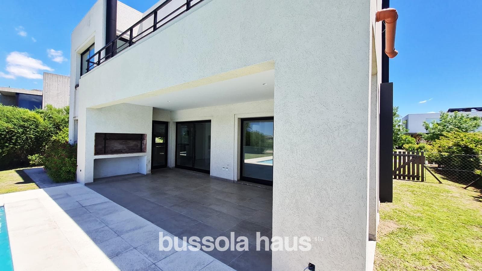 Brand-new house for sale with a view of the golf course in the Cantón neighborhood of Escobar