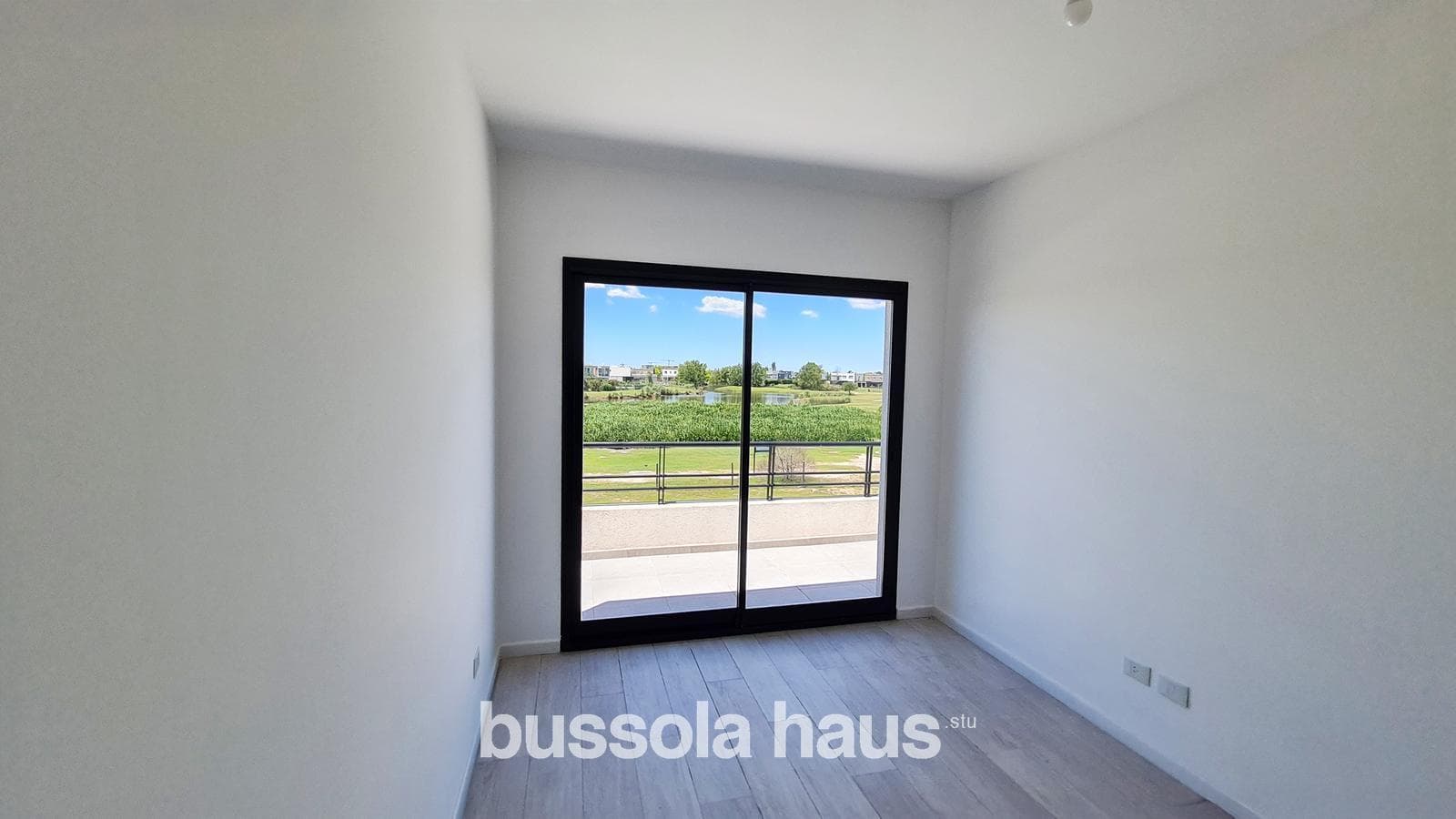Brand-new house for sale with a view of the golf course in the Cantón neighborhood of Escobar