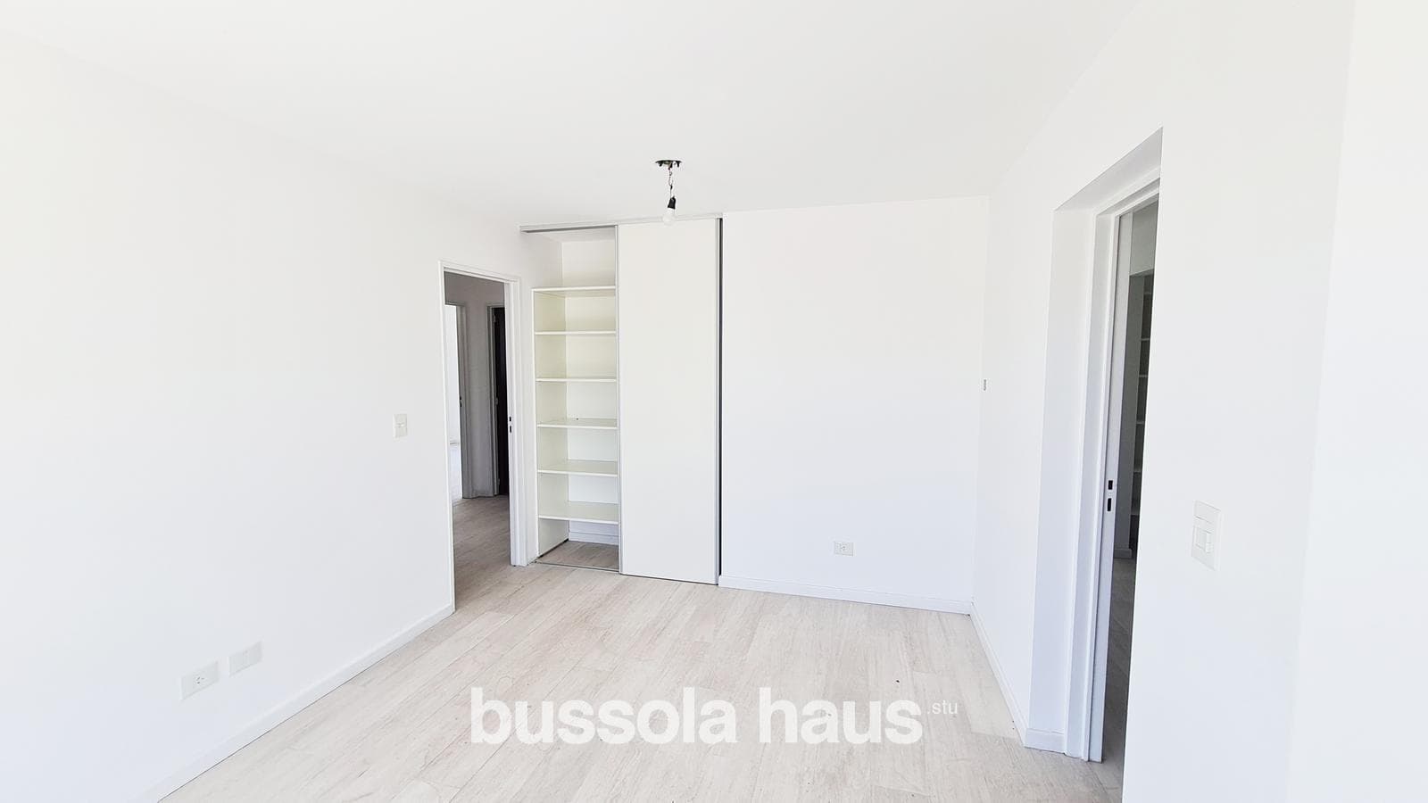 Brand-new house for sale with a view of the golf course in the Cantón neighborhood of Escobar