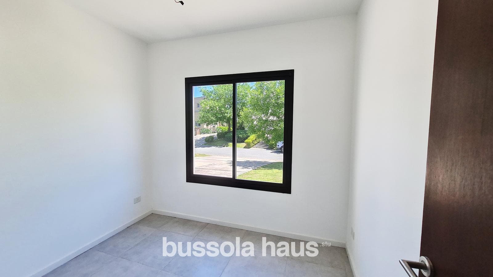 Brand-new house for sale with a view of the golf course in the Cantón neighborhood of Escobar
