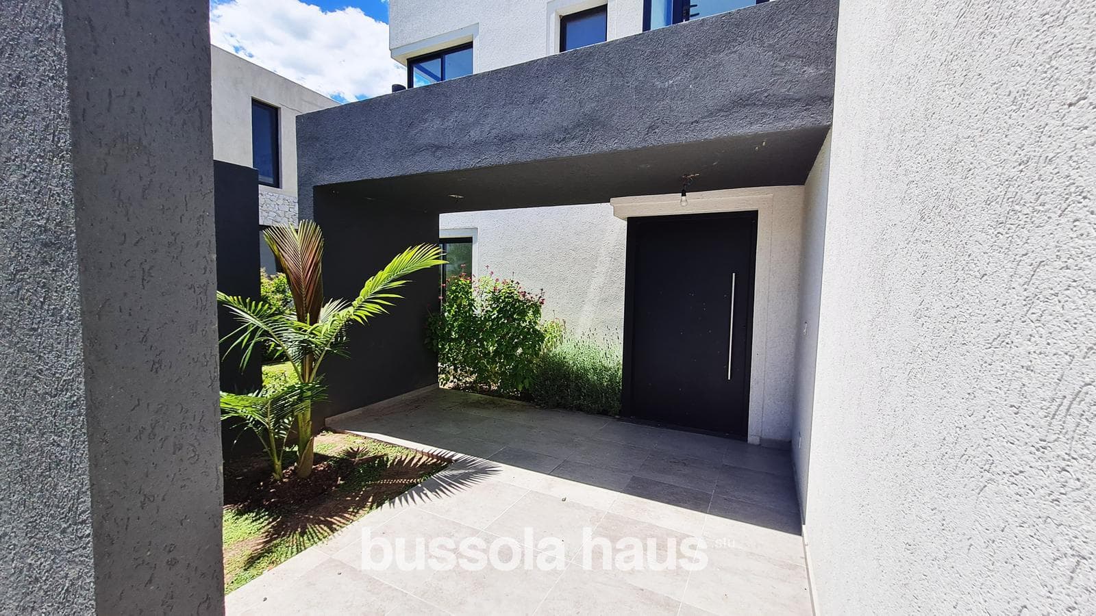 Brand-new house for sale with a view of the golf course in the Cantón neighborhood of Escobar