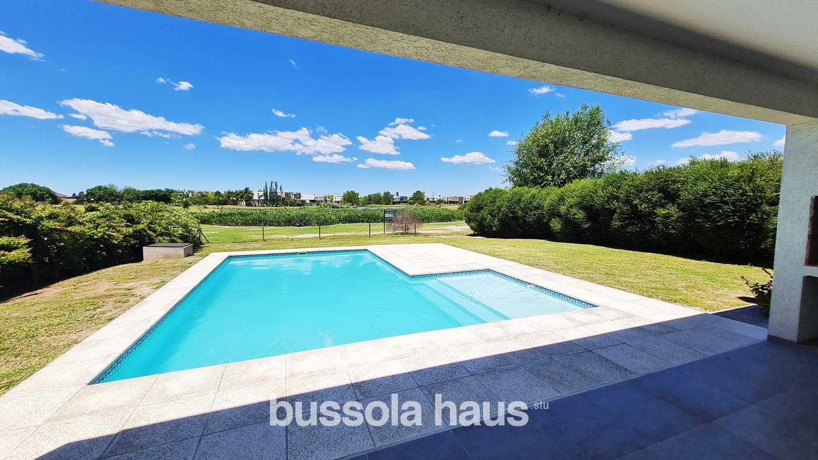 Brand-new house for sale with a view of the golf course in the Cantón neighborhood of Escobar