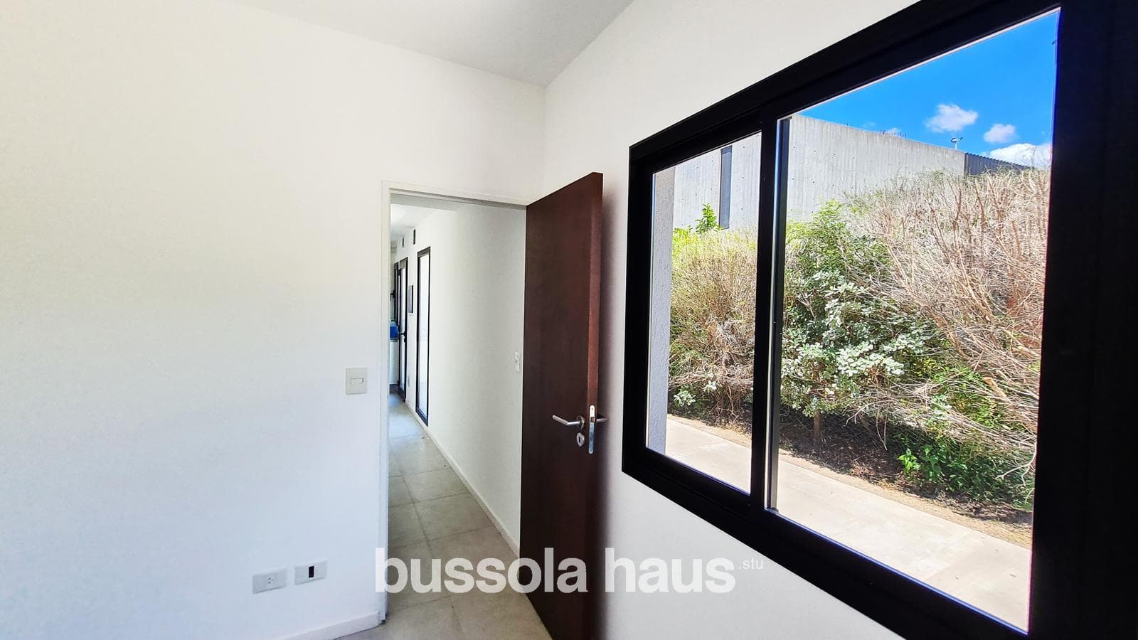 Brand-new house for sale with a view of the golf course in the Cantón neighborhood of Escobar